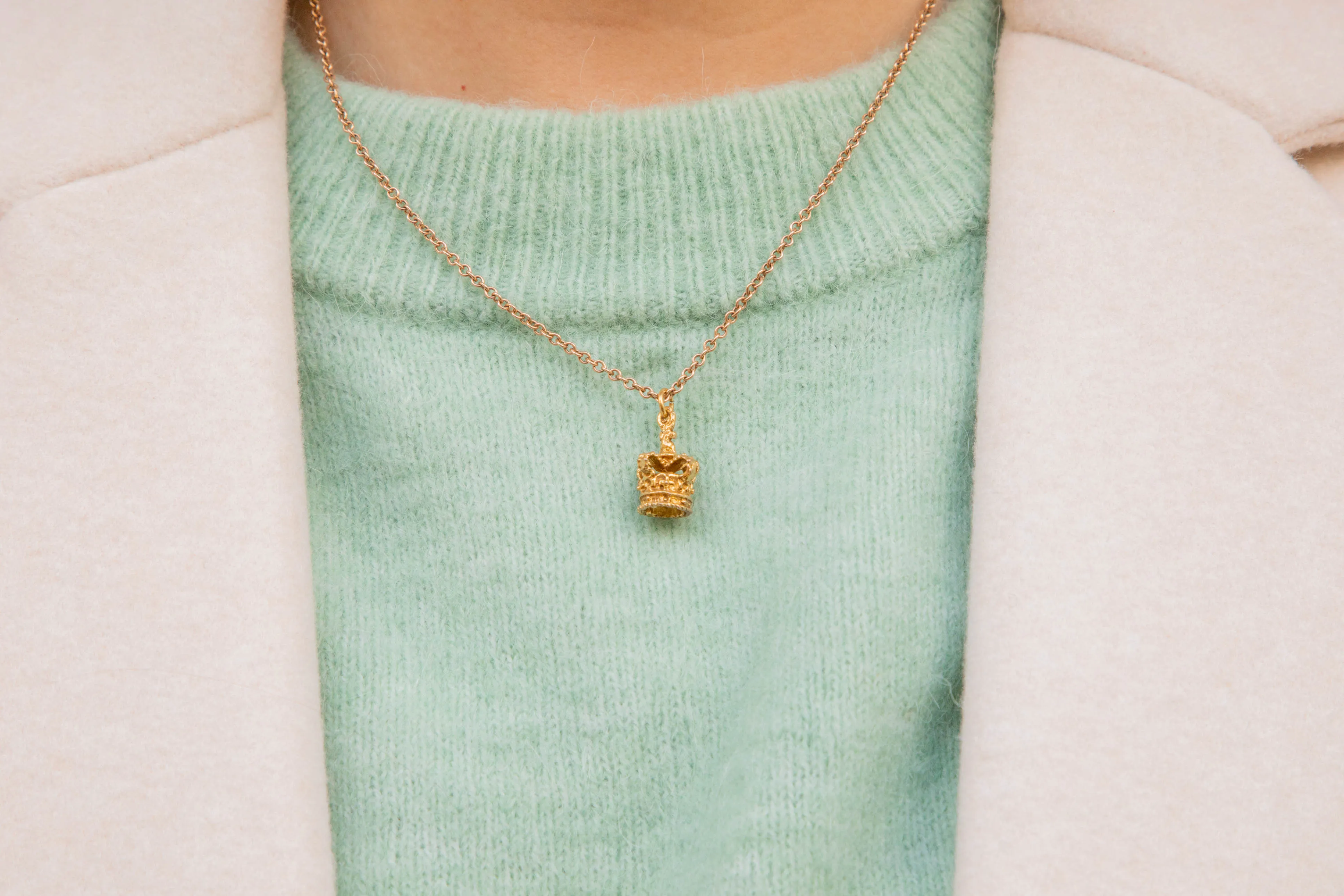 14ct Gold Crown Charm Pendant