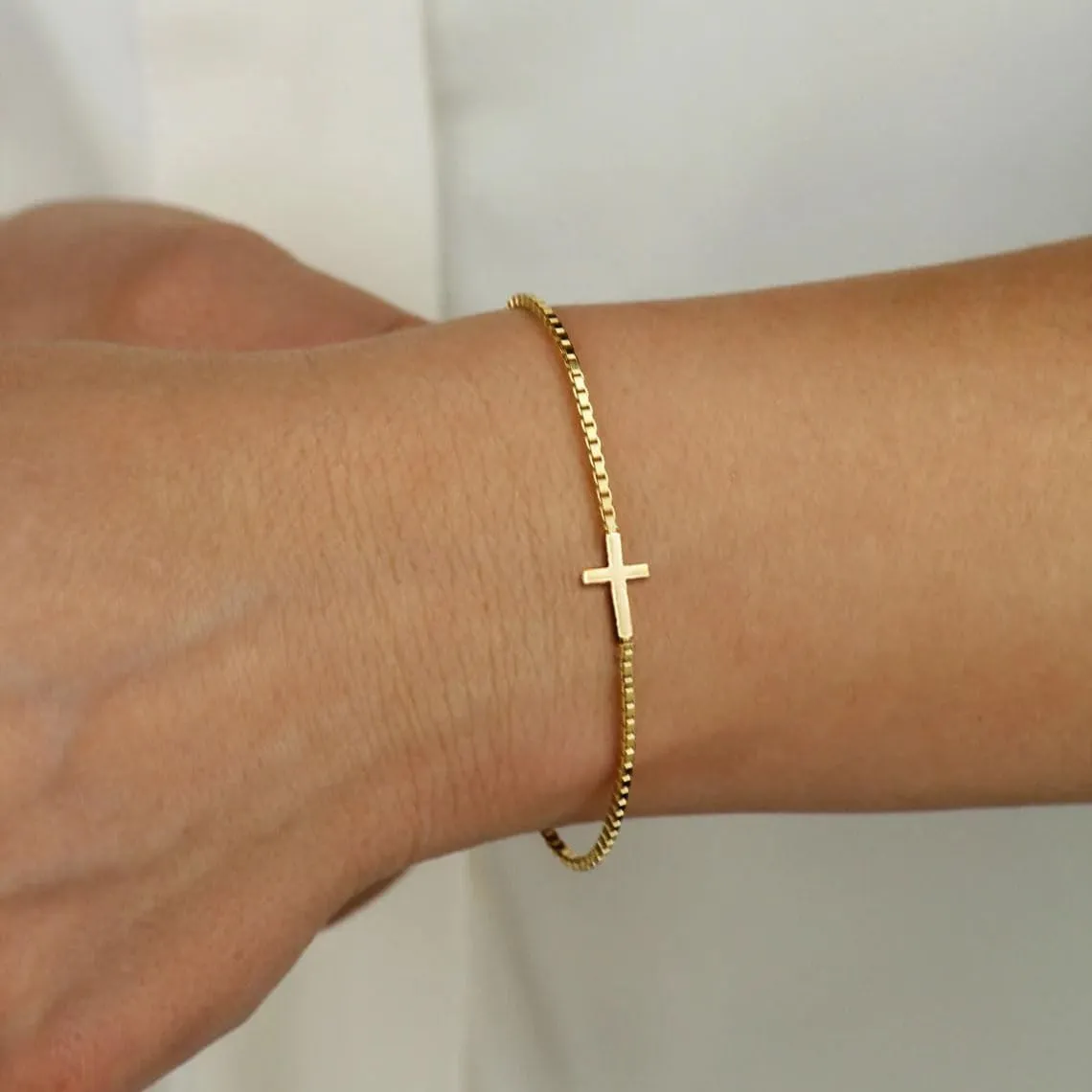 18K Gold Plated Sideways Cross Bracelets for Women Adjustable Stainless Steel Small Cross Chain Charm Faith Jewelry Religious Minimalist Gift
