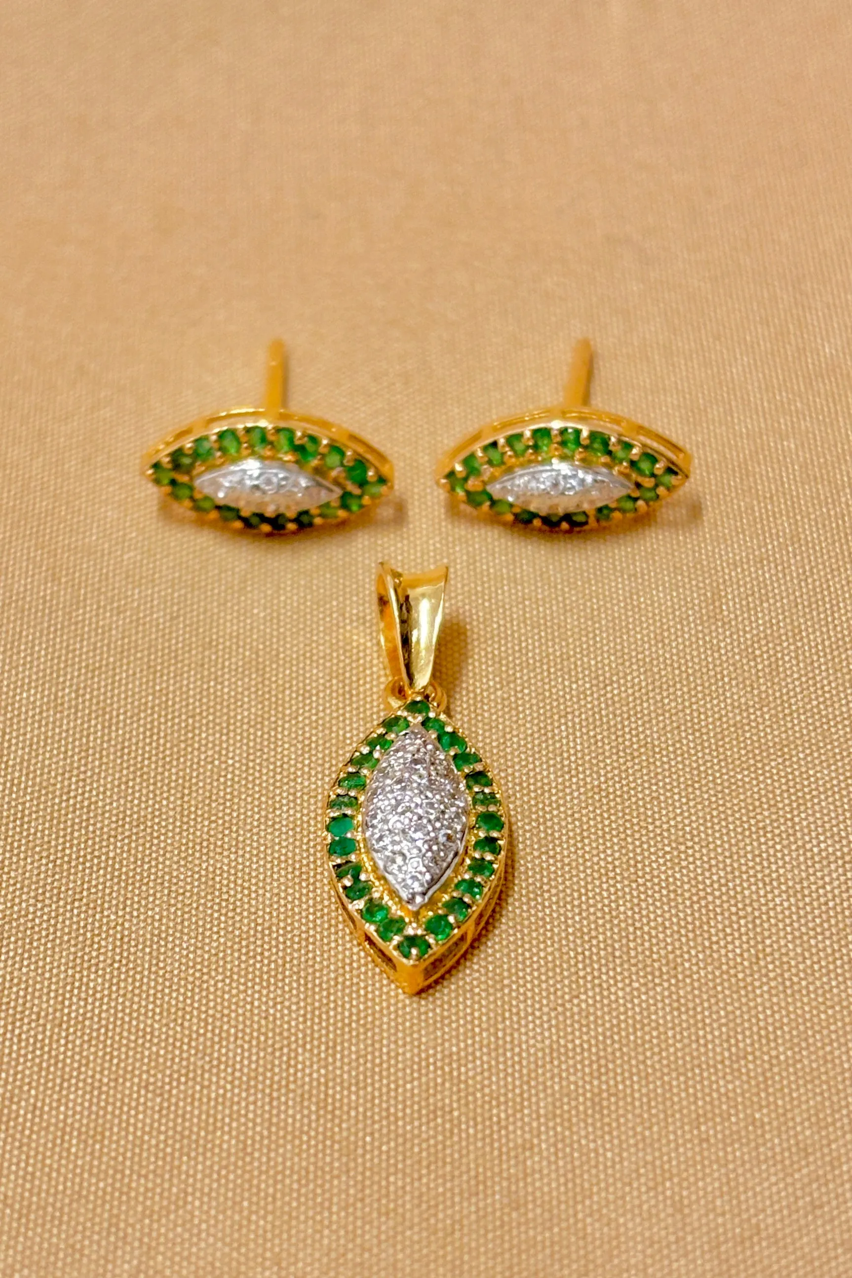 22 KT Gold Designer Emerald Pendant Set (D60)