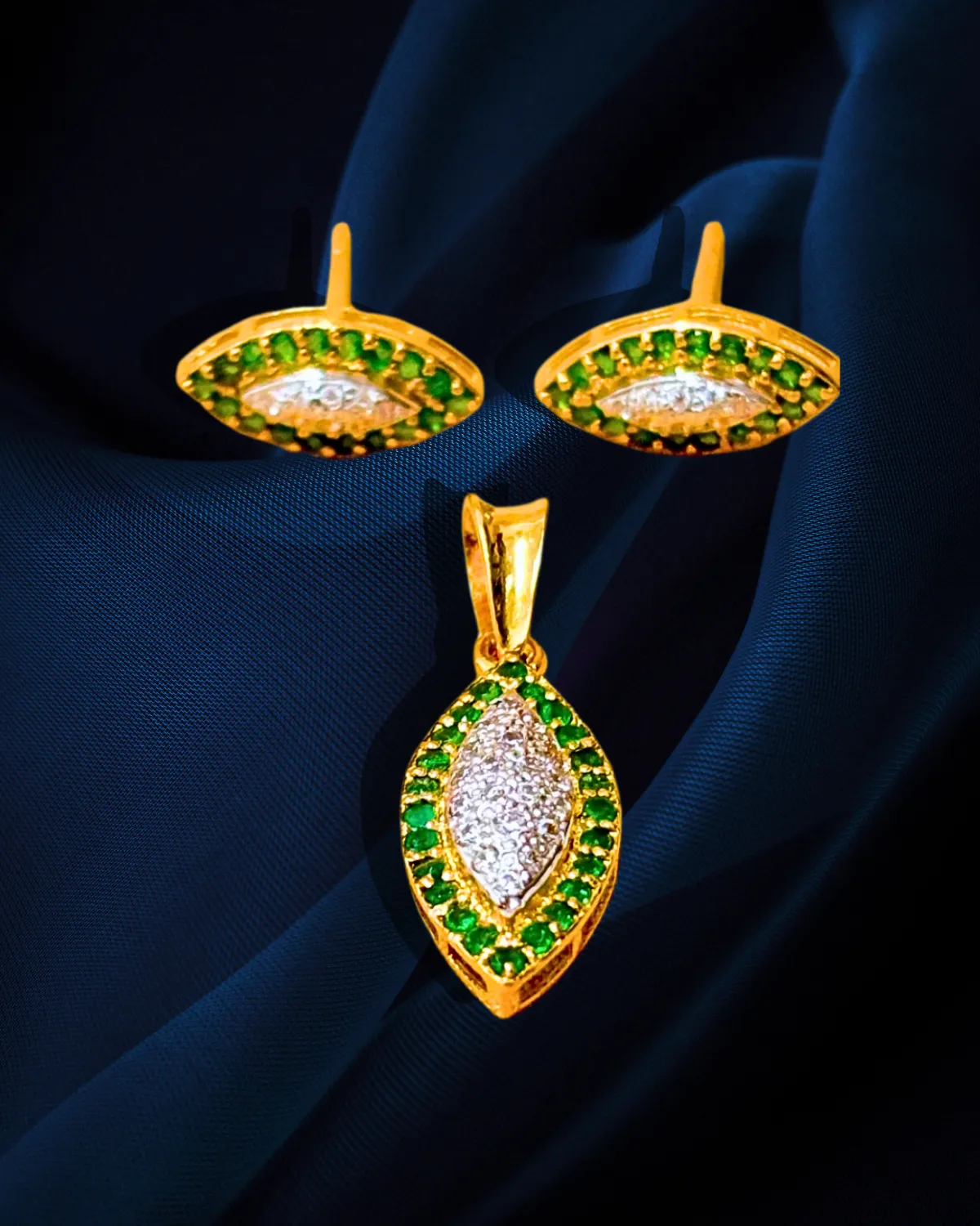 22 KT Gold Designer Emerald Pendant Set (D60)