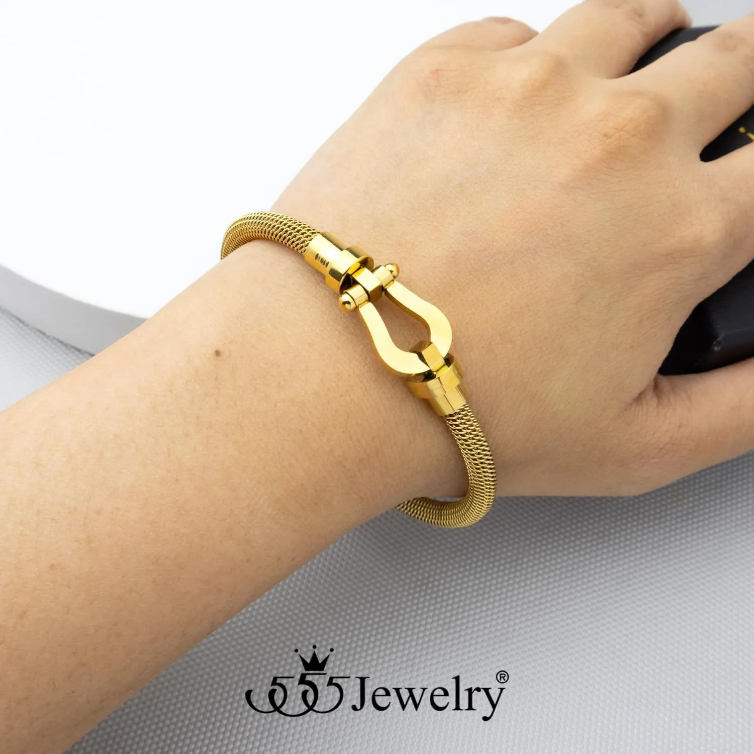 555Jewelry Stainless Steel Simple Horseshoe Bangle Bracelet for Women, Hypoallergenic U-Shaped Sideways Twisted Wire Bangle Bracelets for Men