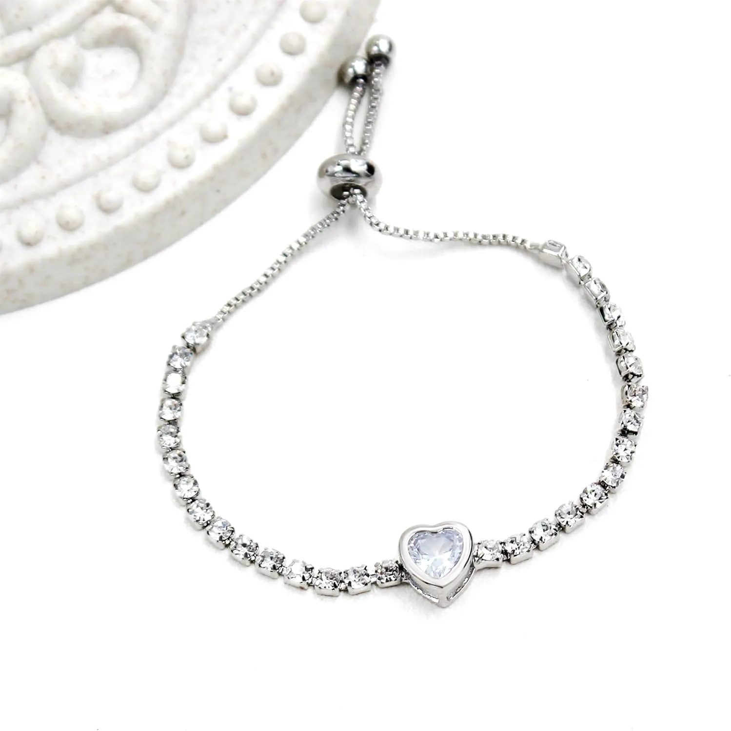 Adjustable Women's Tennis Bracelet with Sparkling Cubic Zirconia, Light Luxury Heart Shaped Charm Stretching Jewelry for Wife Mom and friend