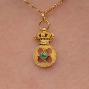 Antique 18ct Gold Emerald Crown Charm