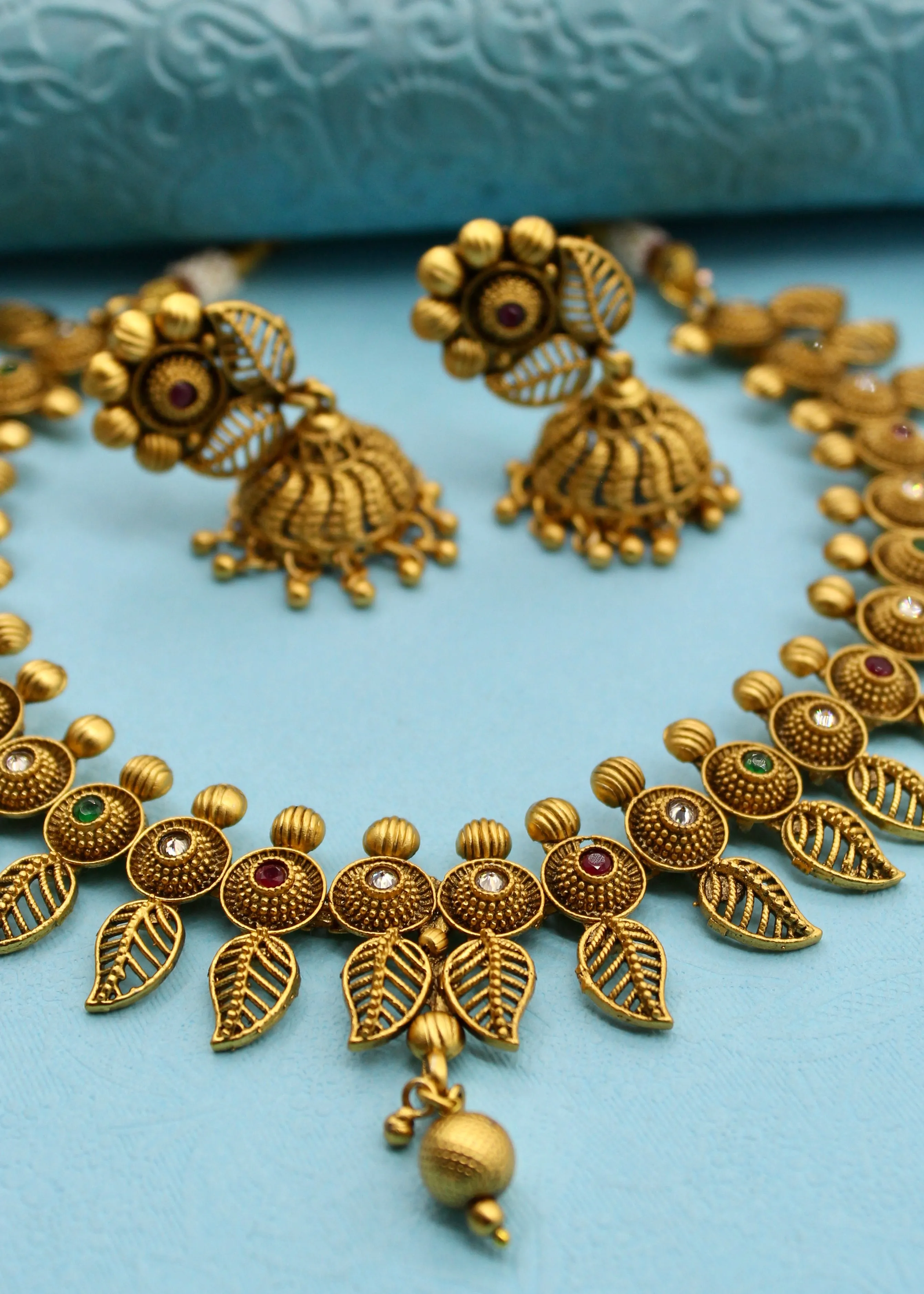 APPEALING LEAFY RAJWADI NECKLACE