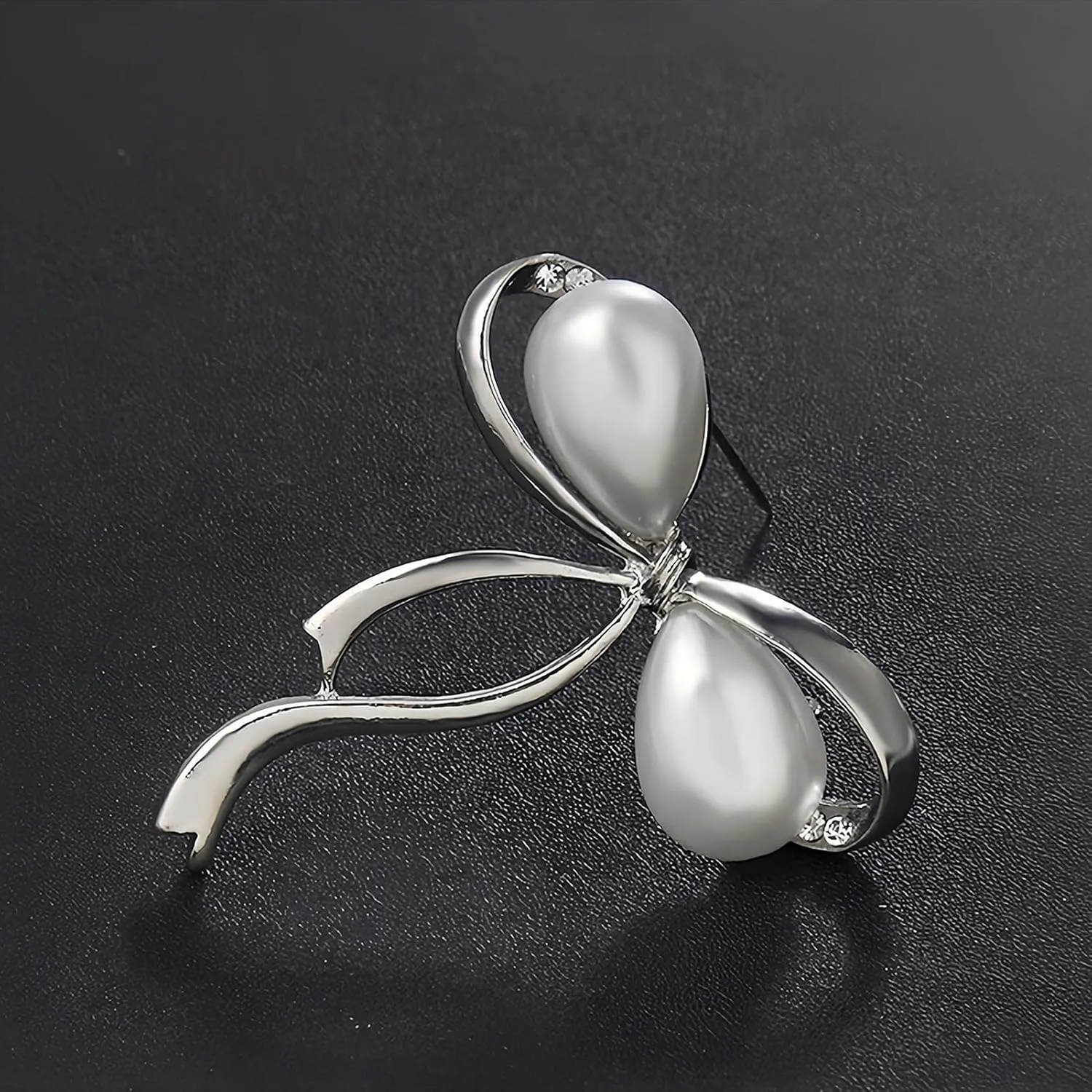 brooches for women, la luen Bow Brooch Pins Sweater Shawl Clips Faux Pearl Brooch Pins for Women