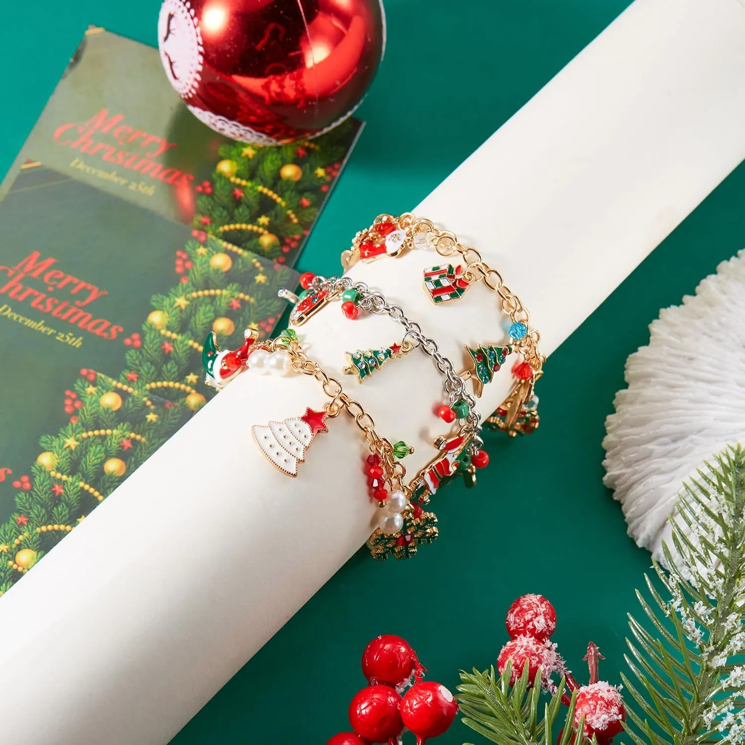 CJIAYUJEW Christmas Bracelet for Women Gold Cartoon Snowflake Snowman Charm Bracelet OT Chain Bangle Christmas Tree Friendship Bracelets Jewelry
