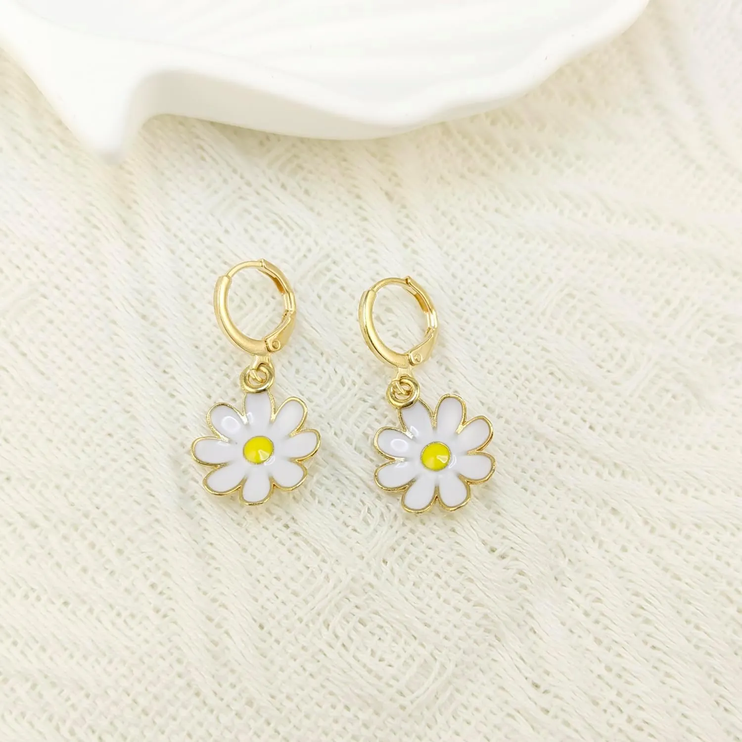 Daisy Huggie Hoop Earrings for Women Flower Dangle Drop Earrings Hypoallergenic Cute Sunflower Jewelry Gifts White Hot Pink Yellow Black Blue