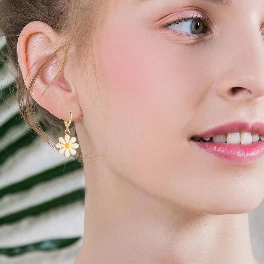Daisy Huggie Hoop Earrings for Women Flower Dangle Drop Earrings Hypoallergenic Cute Sunflower Jewelry Gifts White Hot Pink Yellow Black Blue