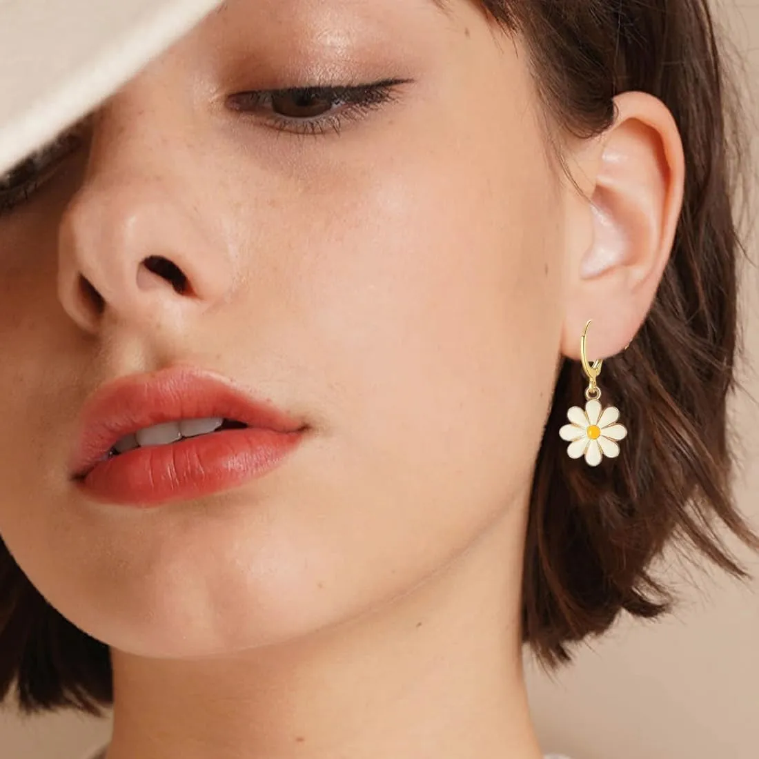 Daisy Huggie Hoop Earrings for Women Flower Dangle Drop Earrings Hypoallergenic Cute Sunflower Jewelry Gifts White Hot Pink Yellow Black Blue