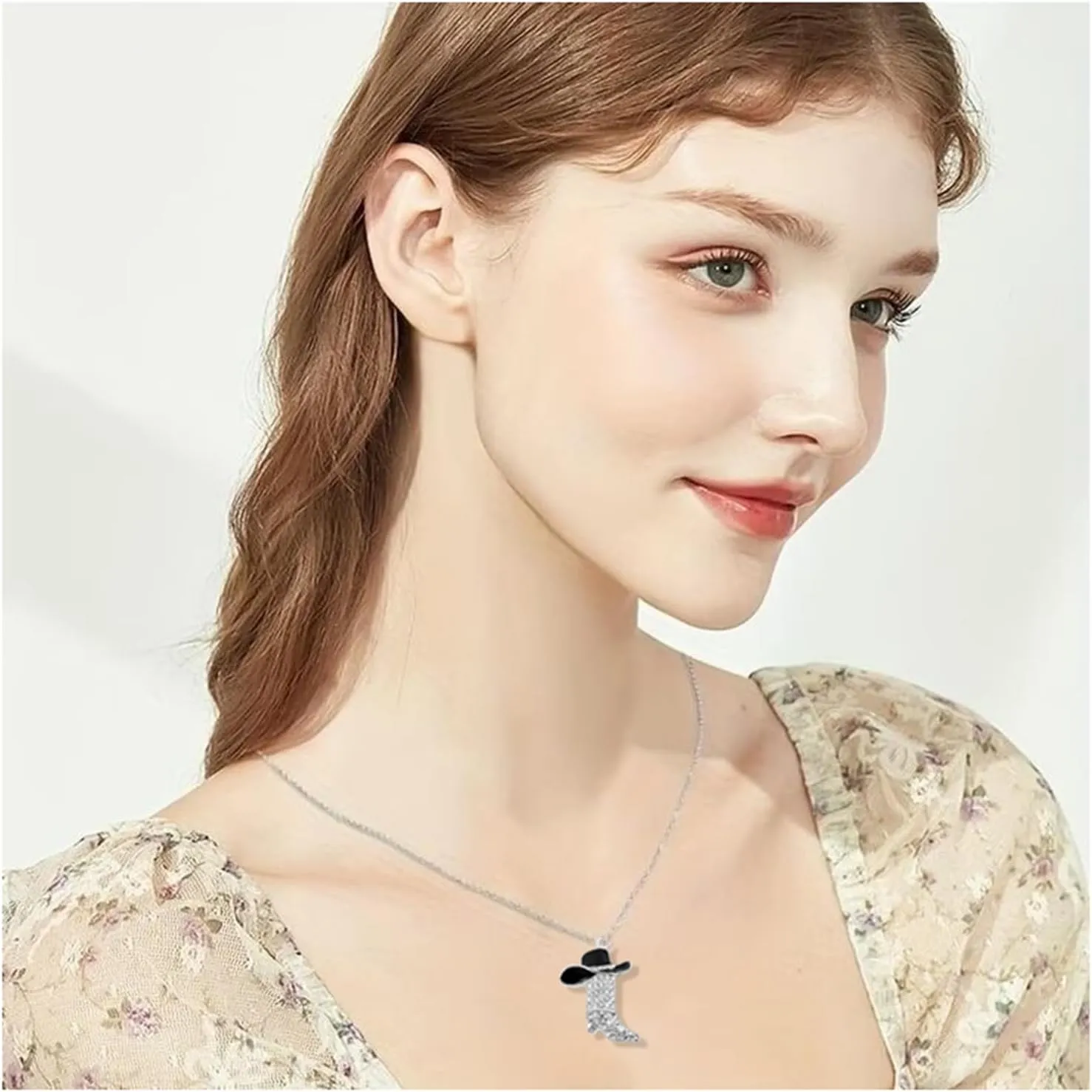 Dreuyet Charm Cowgirl Boots Pendant Necklace for Women Dainty Luck Rhinestones Enamel Western Boots Necklaces Vintage Boho Hat Choker Necklace Western Style Jewelry Gifts