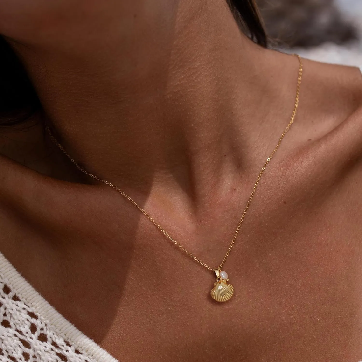Ewrkbr Gold Necklace for Women,14K Gold Plated Shell Starfish Beach Necklaces Cute Boho Pendant Necklace Fashion Summer Waterproof Pearl Jewelry for Women