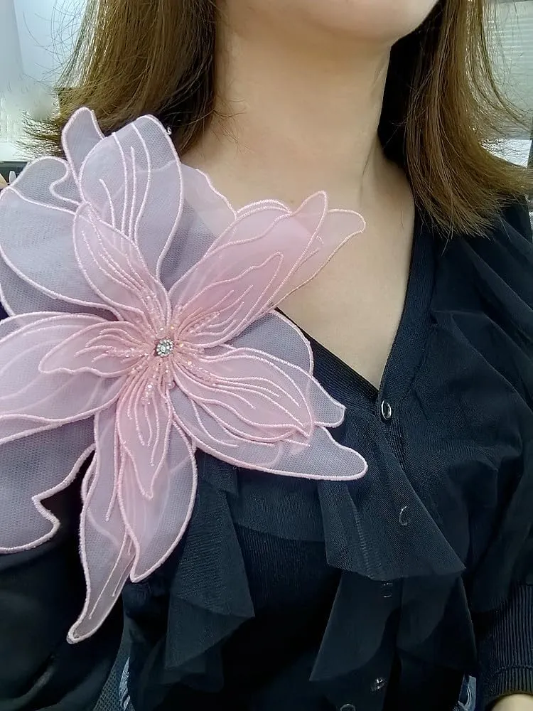 Exaggerated Organza Fabric Flower Brooch Pin for Women Girls Fashion Dainty Layered Big Beaded Corsage Boutonniere Brooches Lapel Pins Delicate Wedding Birthday Holiday Dress Accessories Jewelry Gift