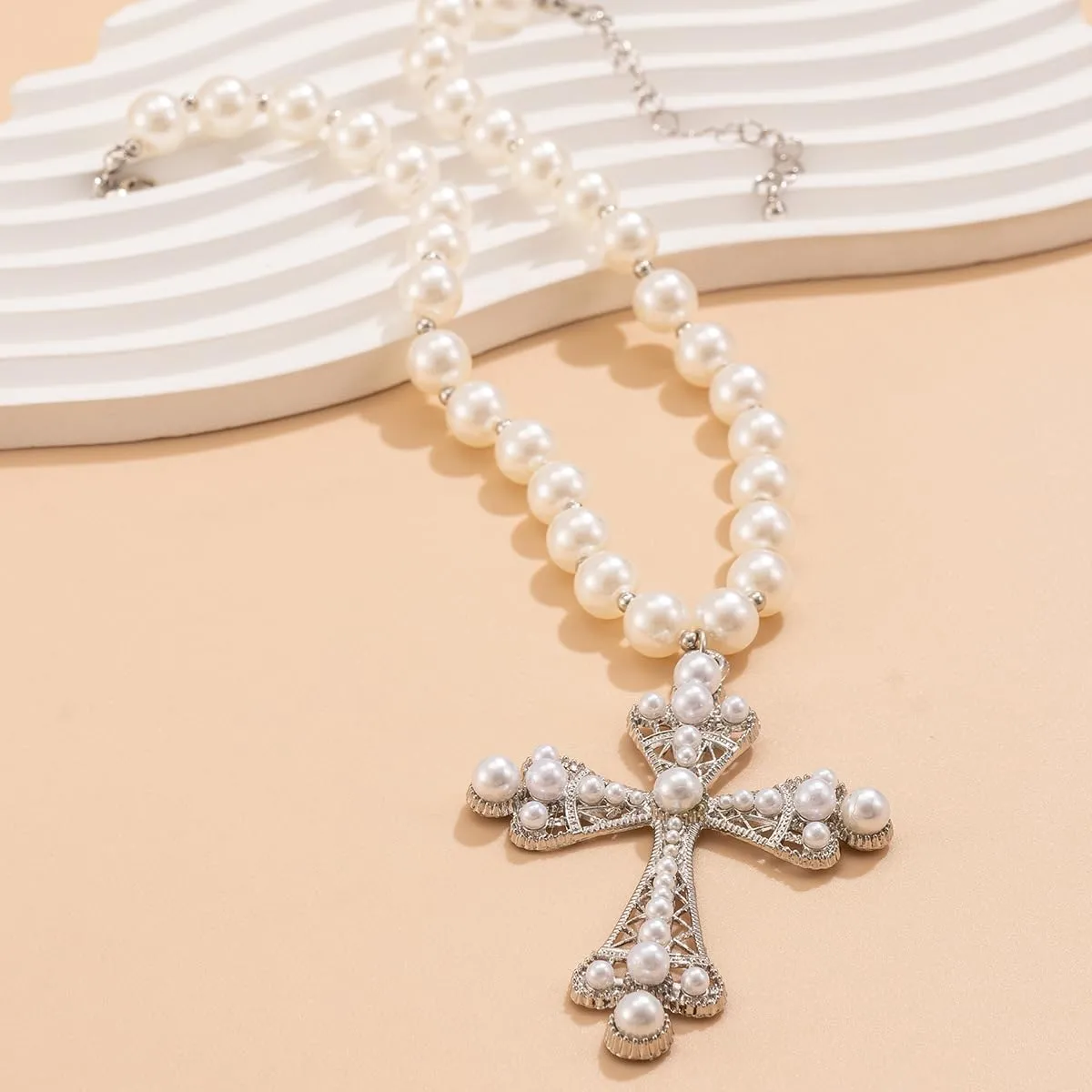 Gothic Cross Necklace for Women Vintage Pearl Cross Pendant Necklace Sparkling Crystal Cross Necklace Goth Chunky Cross Necklace Jewelry