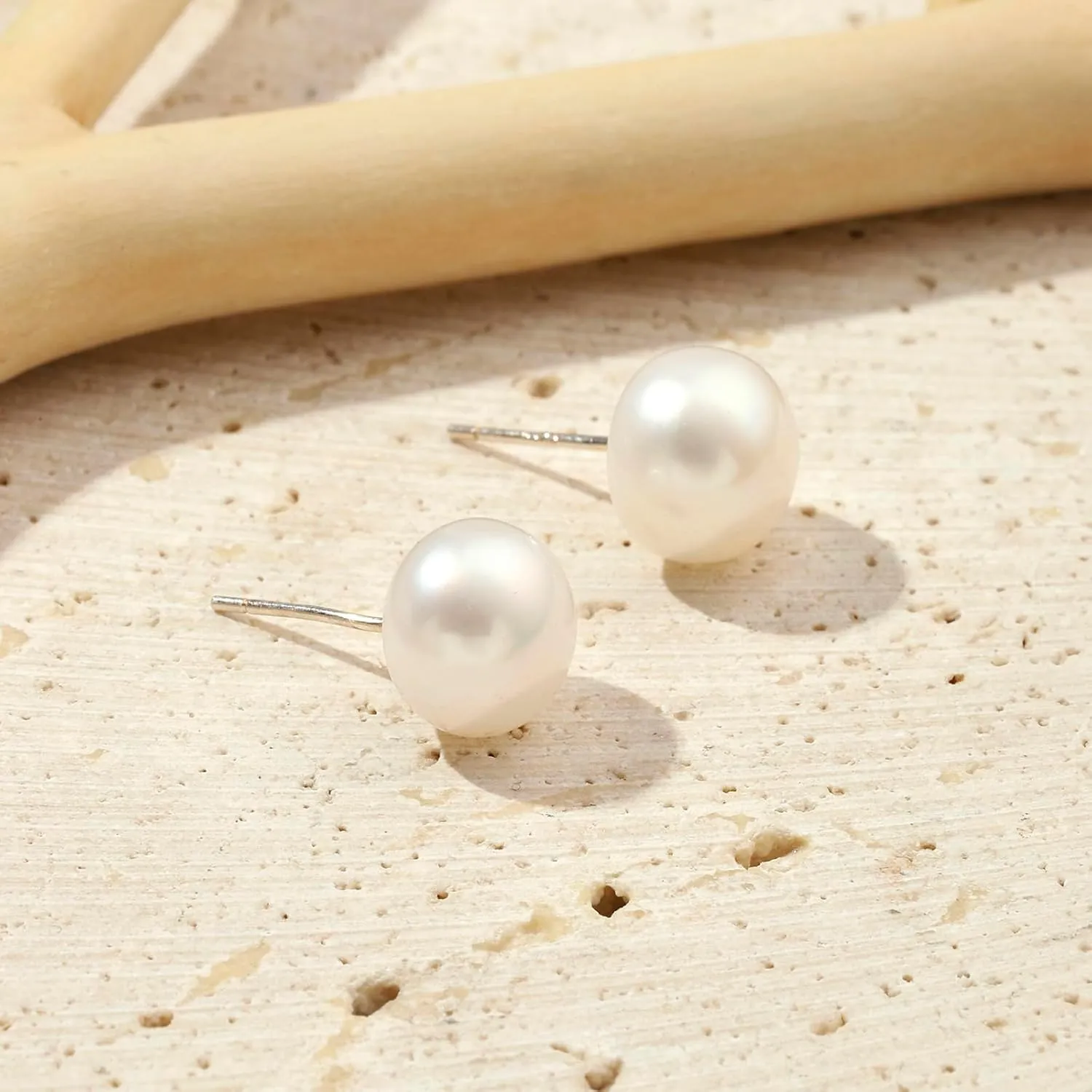 Pearl Stud Earrings for Women 10mm Pearl Stud Earring 18K White Gold Plated Sterling Silver Post Hypoallergenic White Pearl Earrings for Women