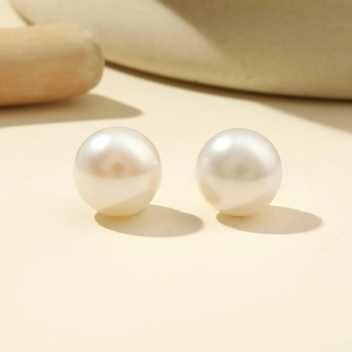 Pearl Stud Earrings for Women 10mm Pearl Stud Earring 18K White Gold Plated Sterling Silver Post Hypoallergenic White Pearl Earrings for Women