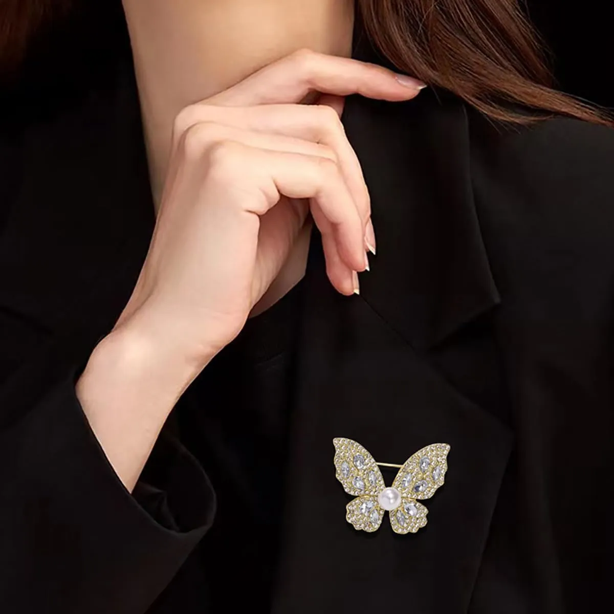 Rhinestone Butterfly Brooch Pin for Women Unisex Shell Pearl Fashion Clear Crystal Cluster Cartoon Animal Brooches Lapel Pins Badge Collar Dress Accessories Delicate Birthday Christmas Dainty Jewelry