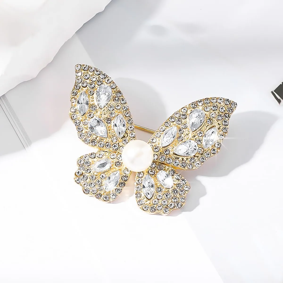 Rhinestone Butterfly Brooch Pin for Women Unisex Shell Pearl Fashion Clear Crystal Cluster Cartoon Animal Brooches Lapel Pins Badge Collar Dress Accessories Delicate Birthday Christmas Dainty Jewelry