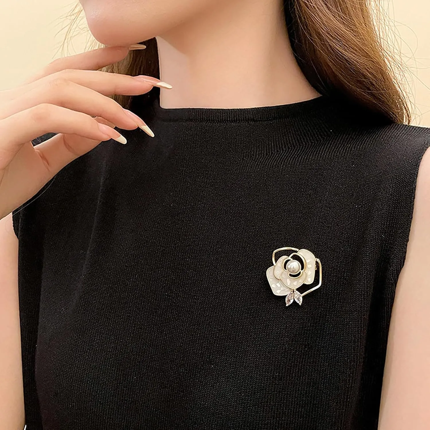 Rhinestone Flower Brooch 18K Gold Plated Flower Floral Brooch Elegant Pearl Lapel Pin Costume Jewelry Thanksgiving Day Birthday Wedding Gifts for Mom Wife