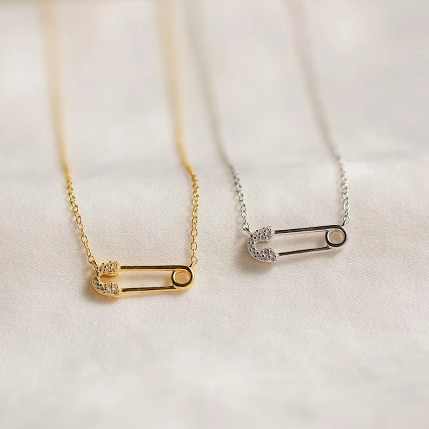 Safety Pin Necklace Paperclip Chain Necklace for Women Trendy Gold Charm Necklace Chunky Chain Necklace Gold Paperclip Choker Necklace Stocking Stuffers Jewelry Gifts