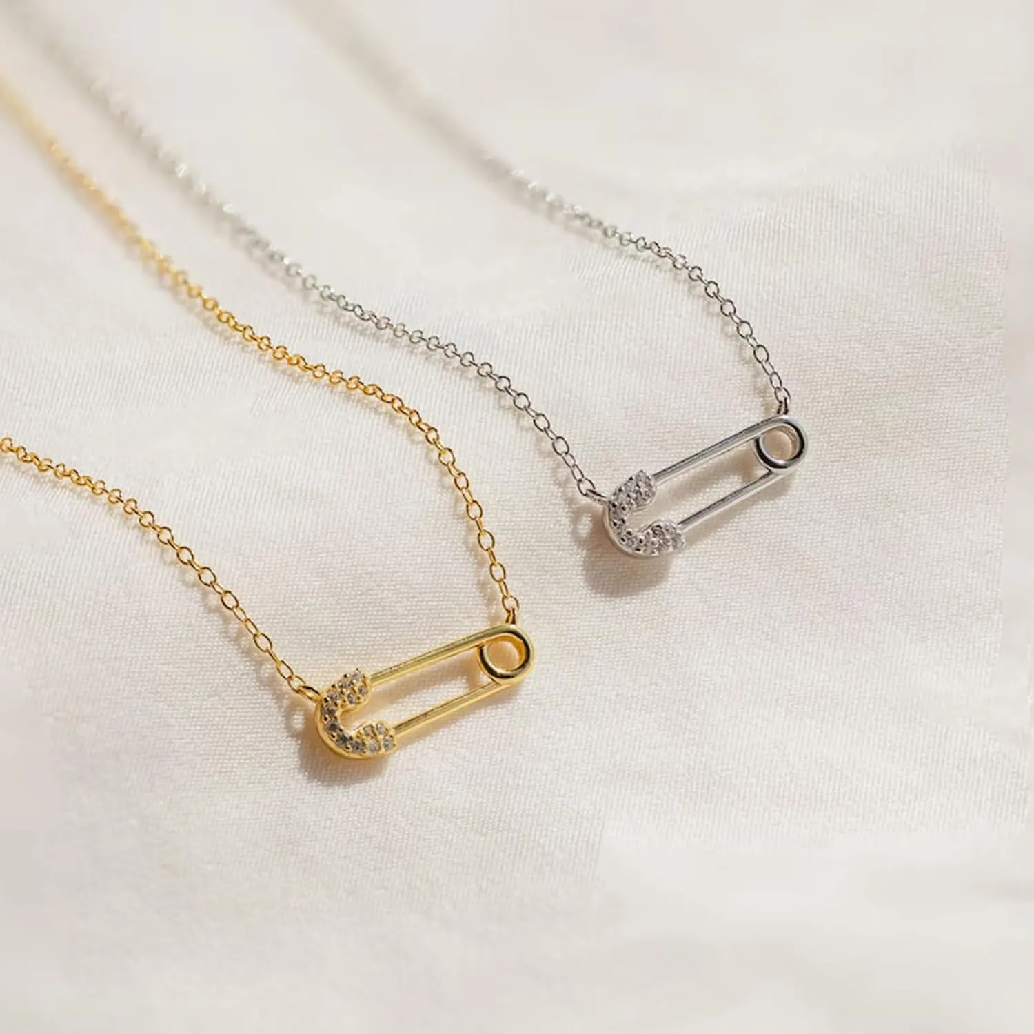 Safety Pin Necklace Paperclip Chain Necklace for Women Trendy Gold Charm Necklace Chunky Chain Necklace Gold Paperclip Choker Necklace Stocking Stuffers Jewelry Gifts