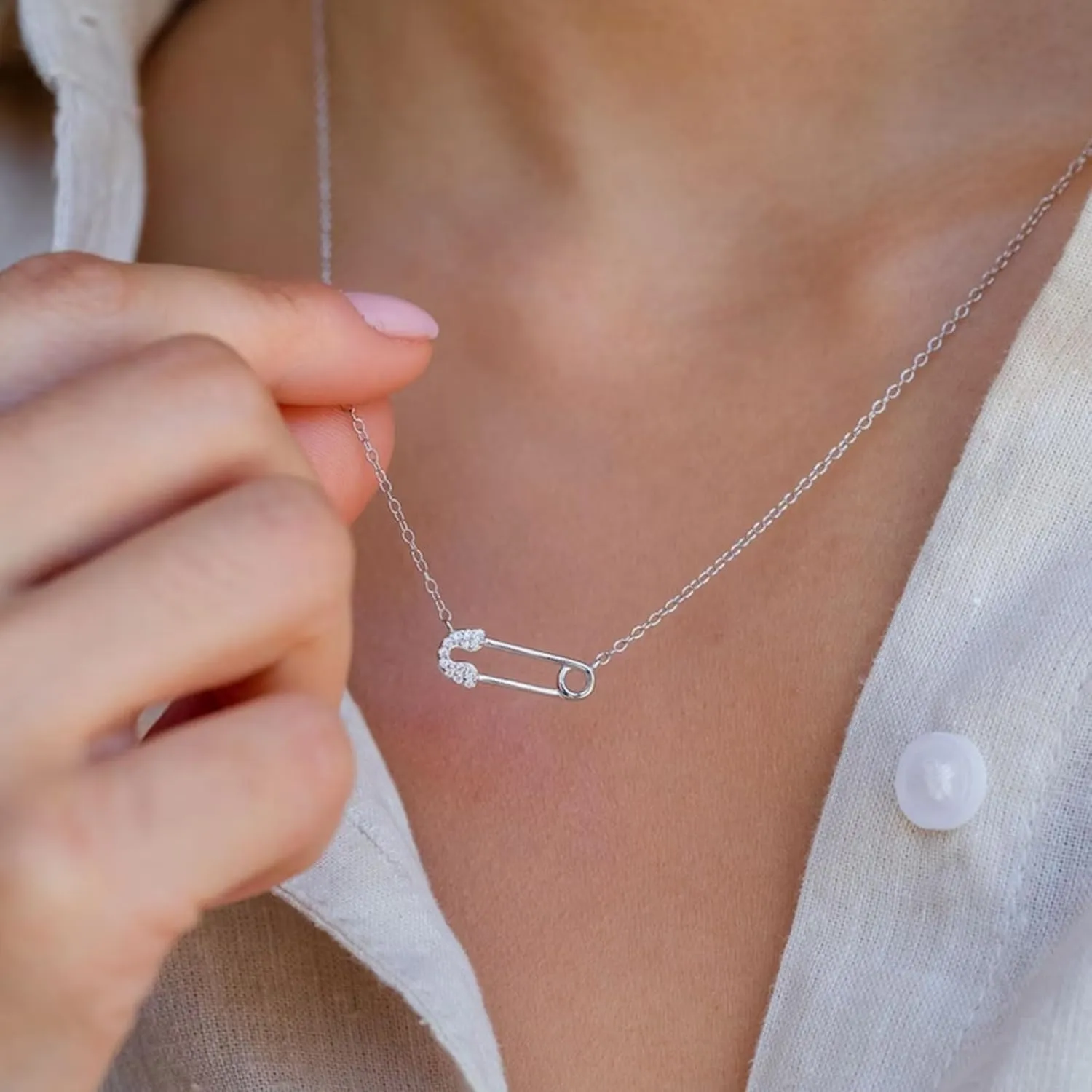 Safety Pin Necklace Paperclip Chain Necklace for Women Trendy Gold Charm Necklace Chunky Chain Necklace Gold Paperclip Choker Necklace Stocking Stuffers Jewelry Gifts