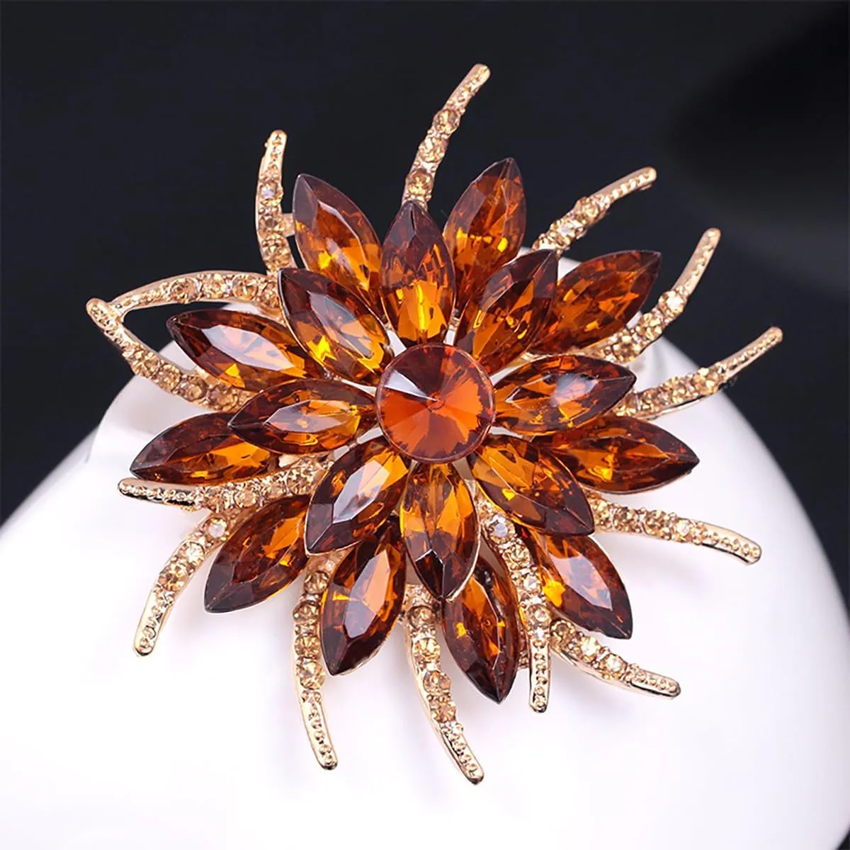 Sparkling Crystal Flower Brooch Pins for Women Dainty Rhinestone Flower Shape Brooch Pin Suit Scarf Hats Decoration Wedding Jewelry