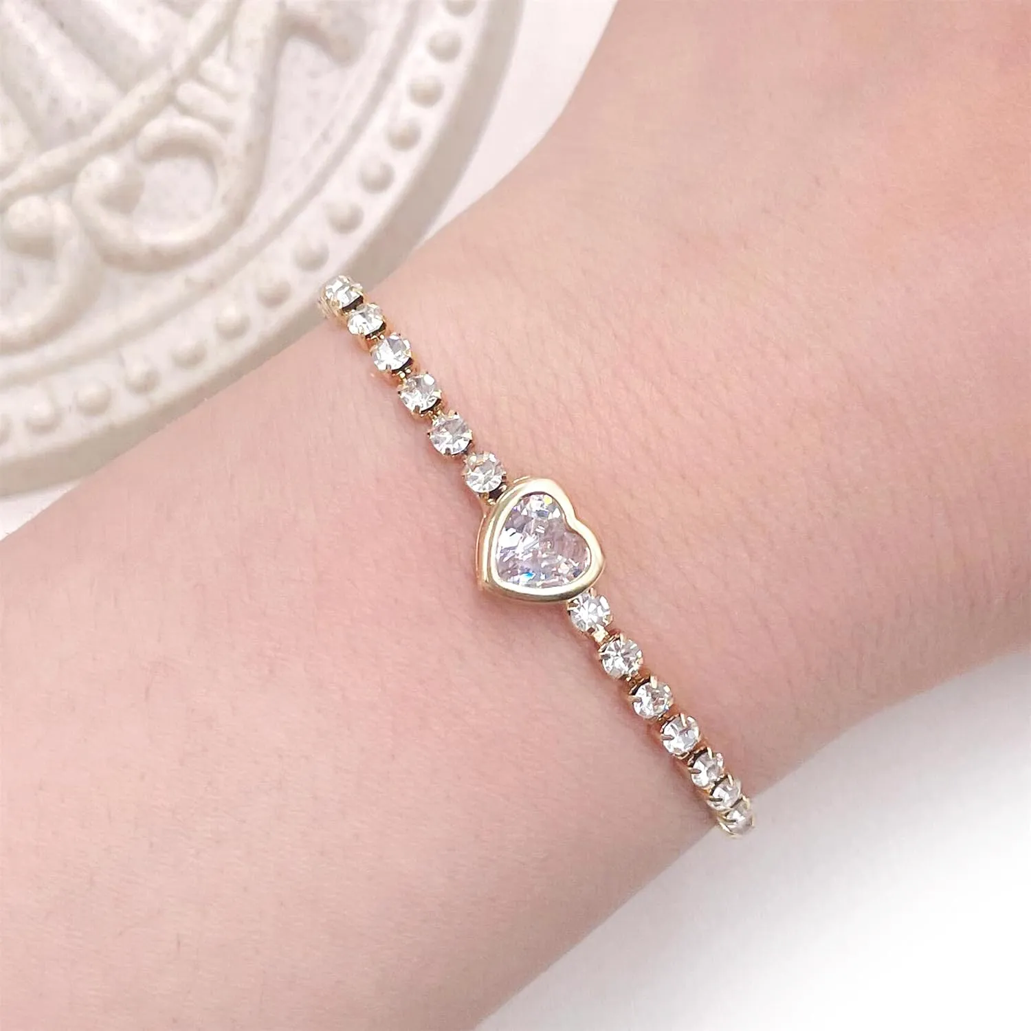 Sparkling Tennis Bracelet, Zircon Women's Bracelet Light Luxury Heart Shaped Charm Stretching Bracelet, Jewel Bracelet for Girlfriend Mom Her