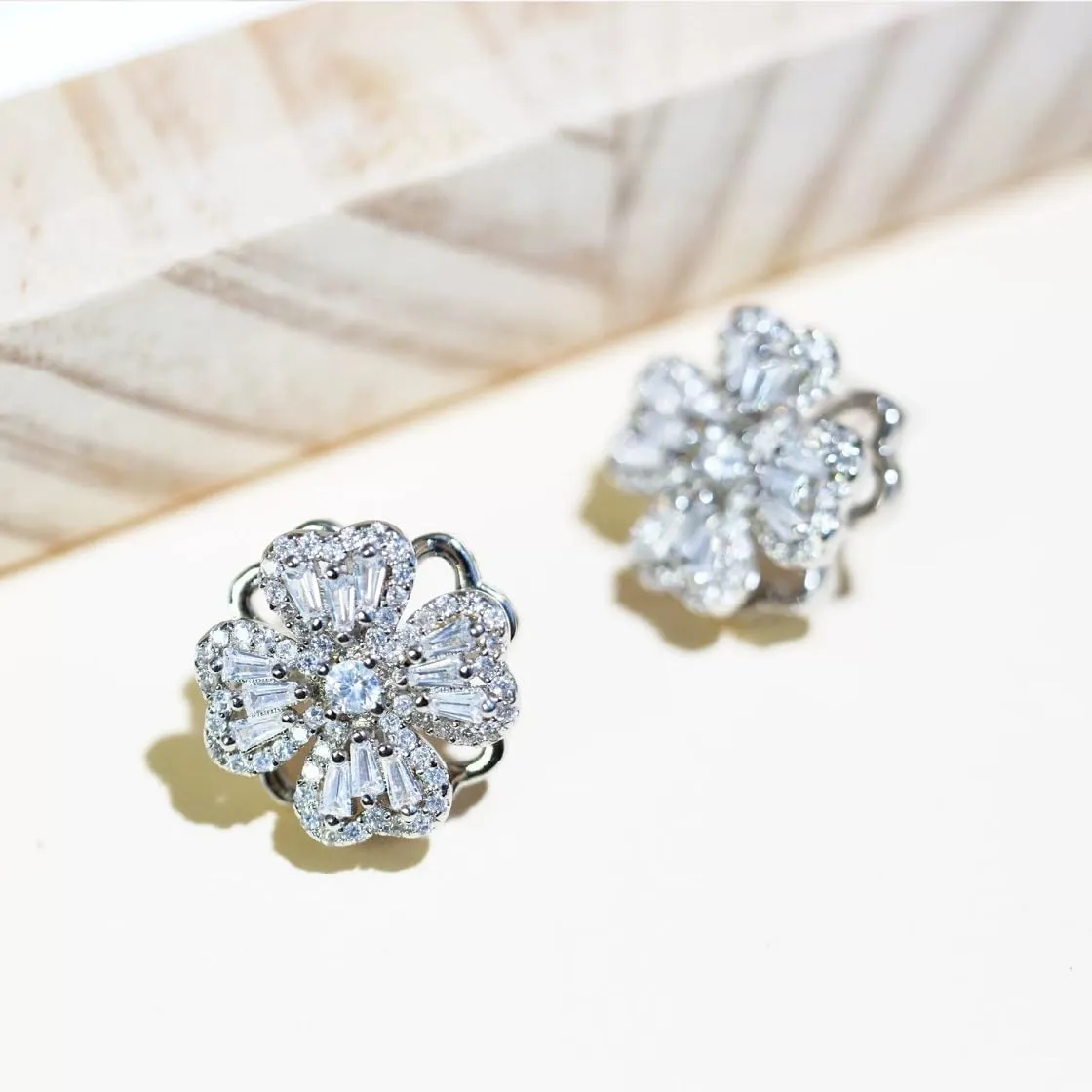 Sterling Silver Heart Shaped and Lucky Transfer 360rotating Zircon Crystal Four-leaf Clover Studs Earrings