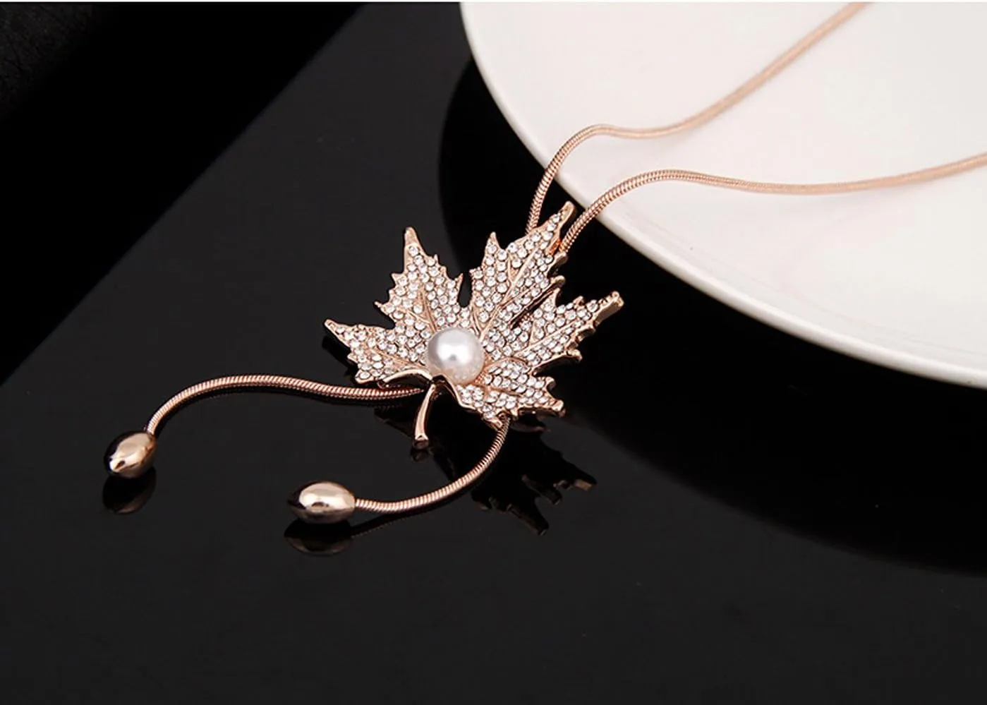 TULIP LY Sweet Crystal Maple Leaf Pendant Necklace Pearl Adjustable Bohemian Style Flower Tassel Long Chain Sweater Necklace