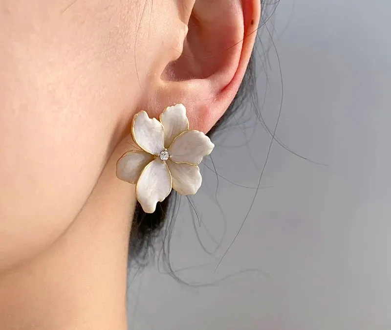 VAIGE Vibrant Floral Stud Earrings