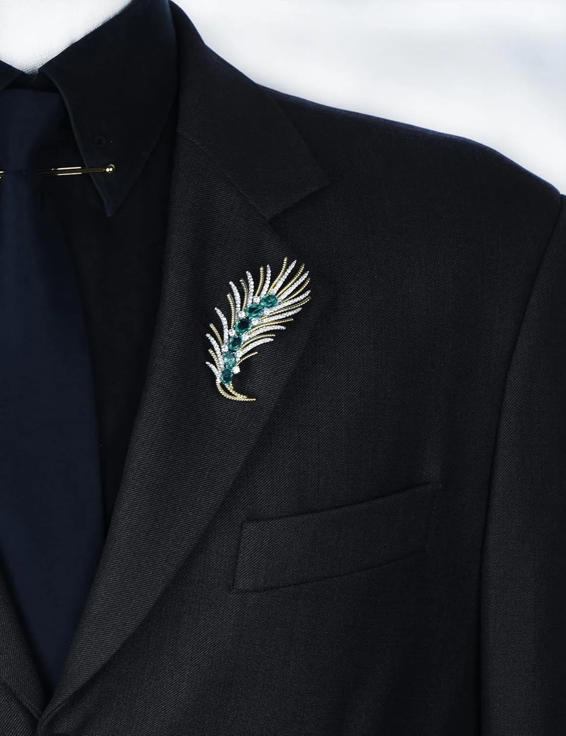 Vintage Golden Feather Lapel Pin Leaf Brooch Stick Pin for Suit Women Men Jewelry