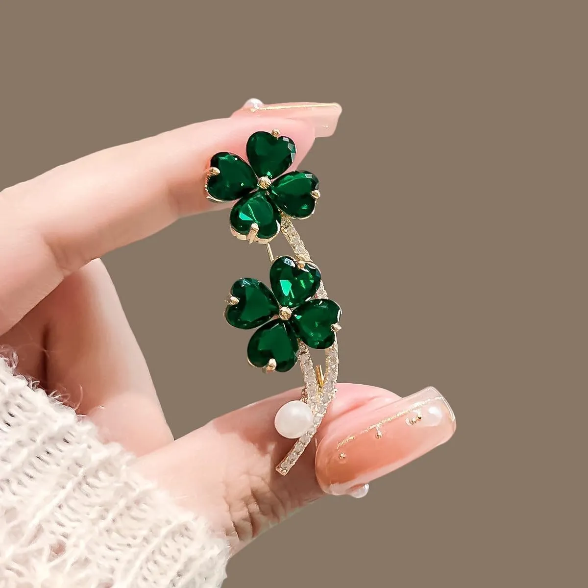 XGALBLA St. Patrick's Day Good Luck Charm Green Four Leaf Clover Brooch Pins Rhinestone Crystal Valentines Flower Lapel Brooches for Women Fashion Jewelry Gift